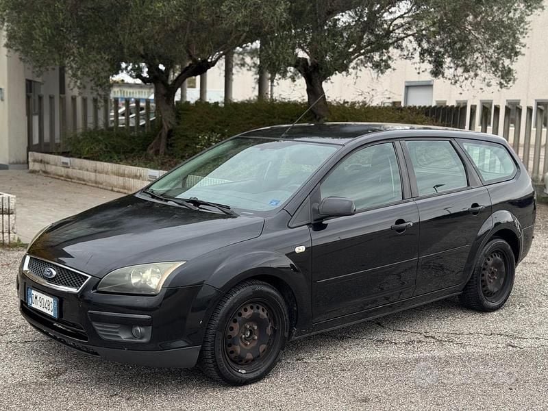 Nero Usata 2007 Ford Focus S Station wagon | 900 € (Buon prezzo) - Immagine 1/4