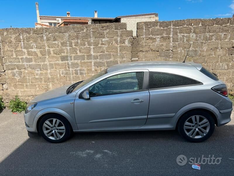 Grigio Usata 2007 Opel Astra Cosmo Coupé | 3500 € (Molto cara) - Immagine 1/1