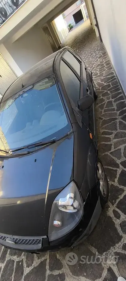 Usata Ford Fiesta Collection 68 CV (50 kW) 2005 Nero Utilitaria