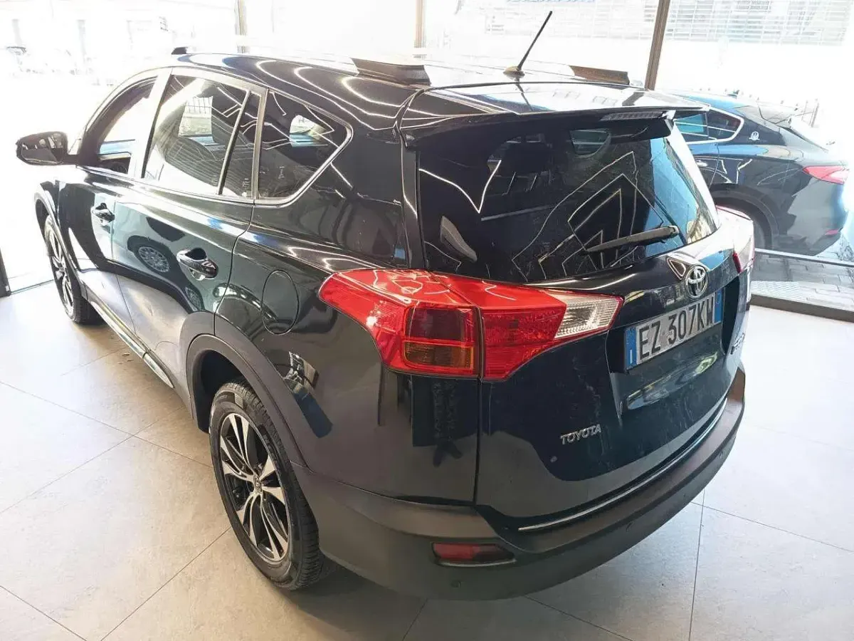 Second-hand Toyota RAV4 Lounge 124 CP (91 kW) 2015 Negru SUV