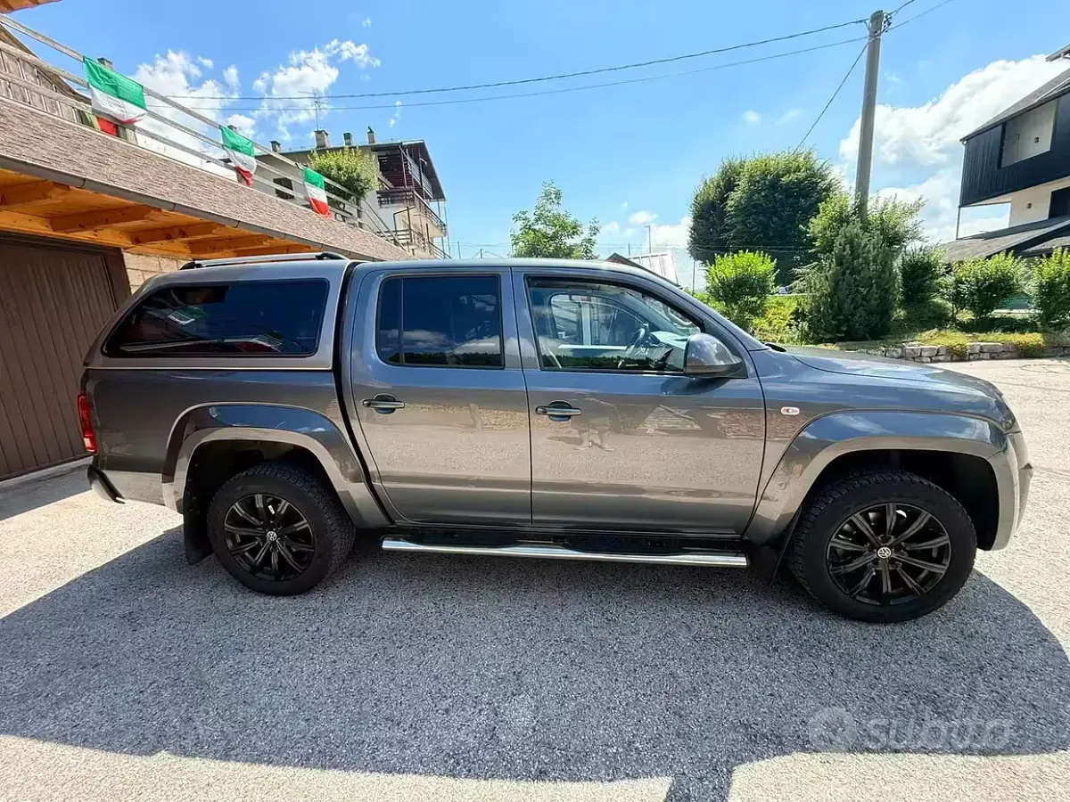 Usata VW Amarok 204 CV (150 kW) 2018 Grigio Pick-up