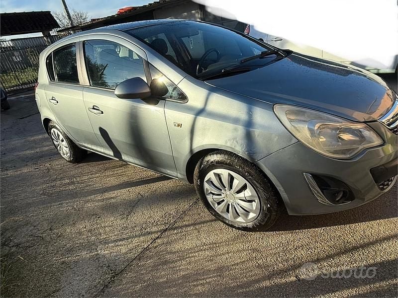 Usata Opel Corsa 75 CV (55 kW) 2012 Grigio Berlina