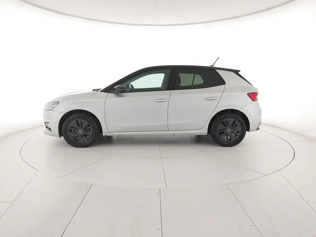 Usata Skoda Fabia 95 CV (69 kW) 2025 Argento brillante metallizzato nero tulipano perlato Utilitaria