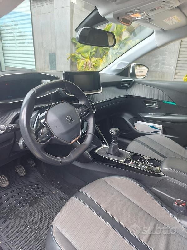 Usata Peugeot 208 2022 Bianco Utilitaria