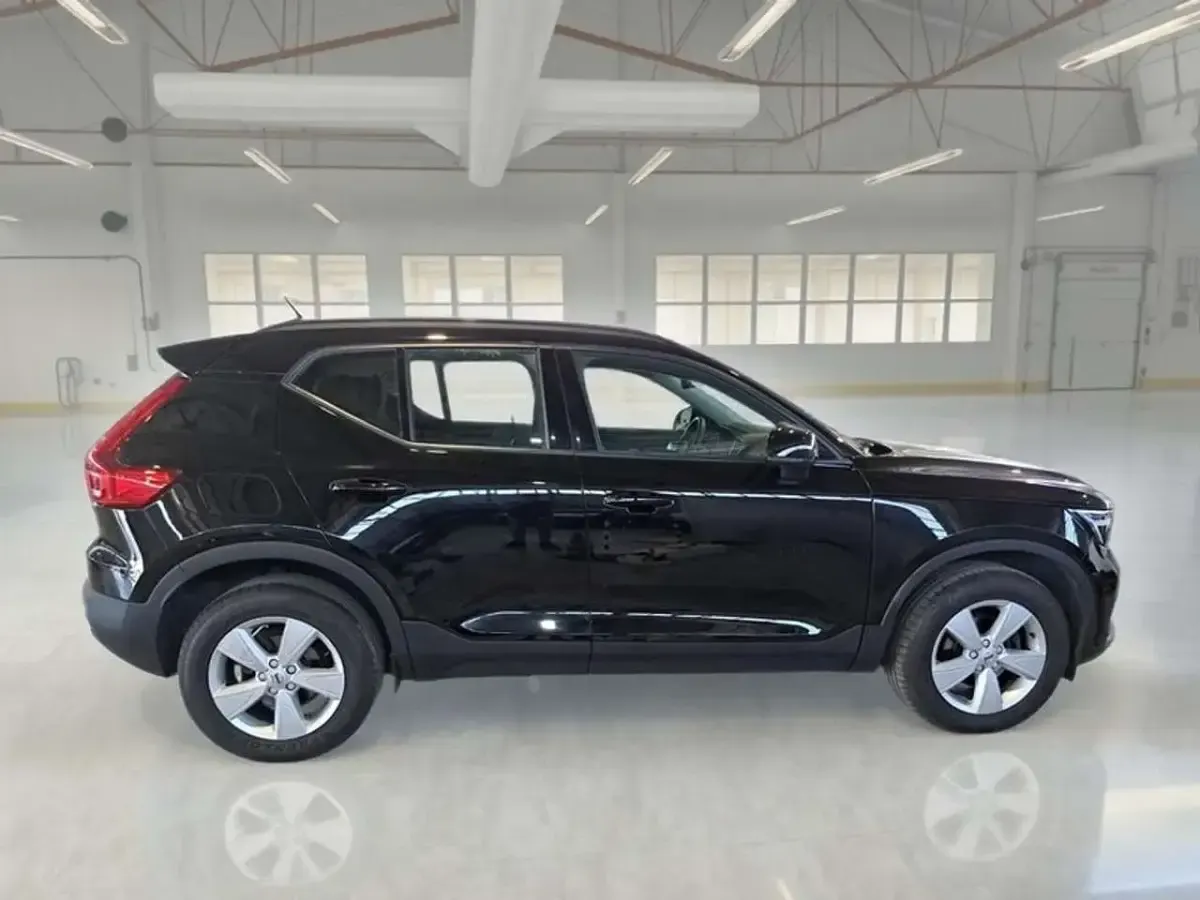 Usata Volvo XC40 129 CV (94 kW) 2022 Nero SUV