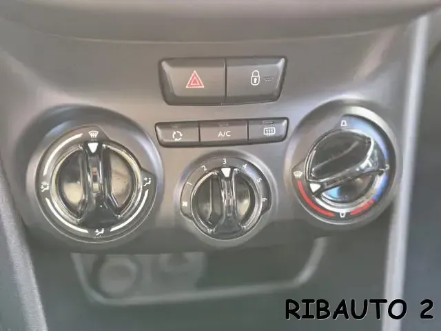 Usata Peugeot 208 Allure 75 CV (55 kW) 2016 Argento Utilitaria
