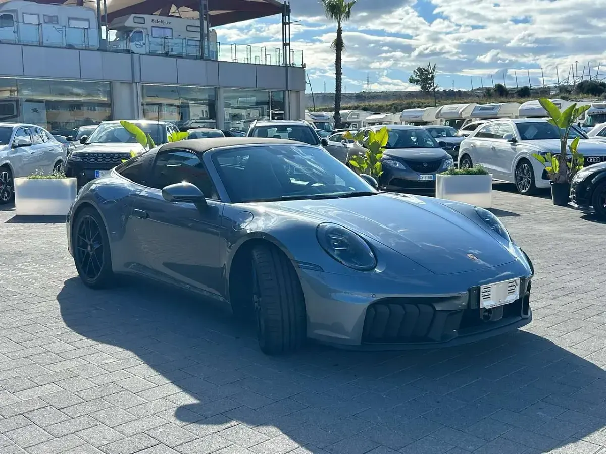 Nuova Porsche 992 485 CV (356 kW) 2025 Grigio Cabrio