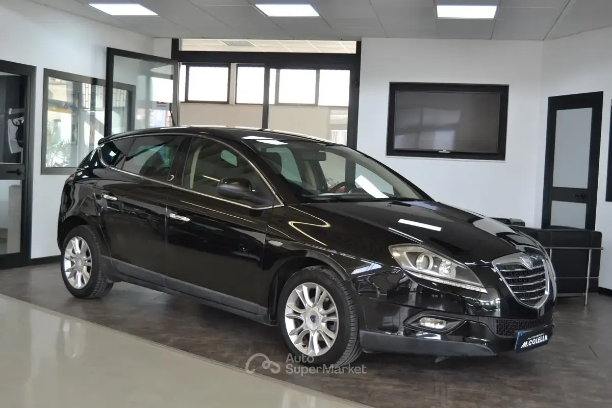 Usata Lancia Delta Gold 120 CV (88 kW) 2012 Nero Utilitaria