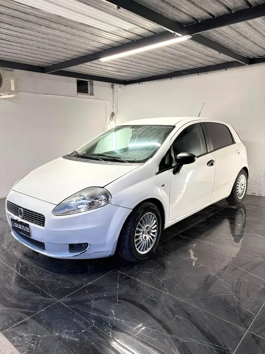 Usata Fiat Grande Punto Dynamic 75 CV (55 kW) 2009 Bianco Utilitaria