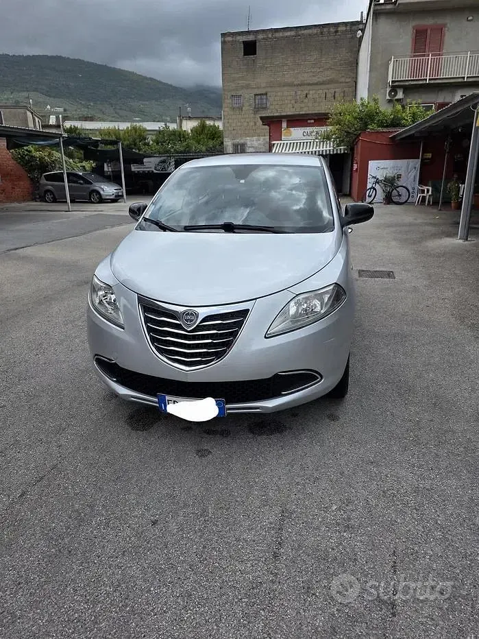 Usata Lancia Ypsilon 80 CV (58 kW) 2013 Grigio Utilitaria