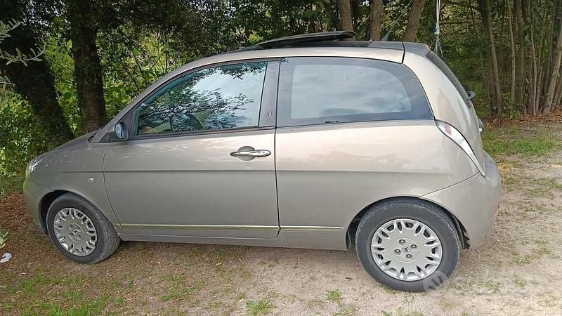 Usata Lancia Ypsilon 77 CV (56 kW) 2007 Grigio Utilitaria