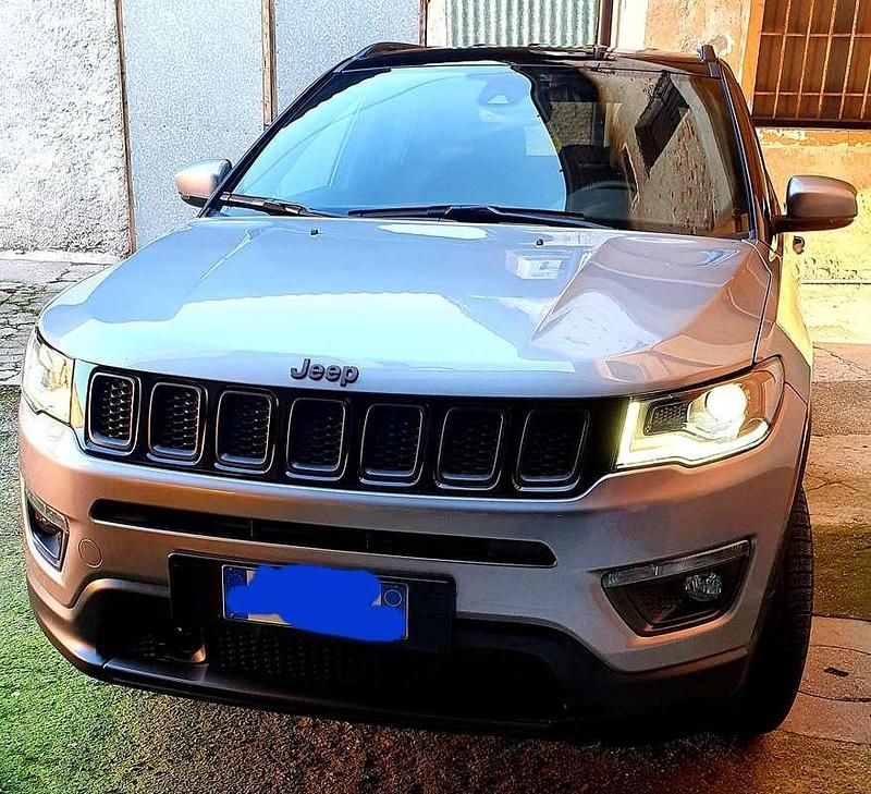 Grigio Usata 2020 Jeep Compass SUV | 20.000 € (Buon prezzo) - Immagine 1/4