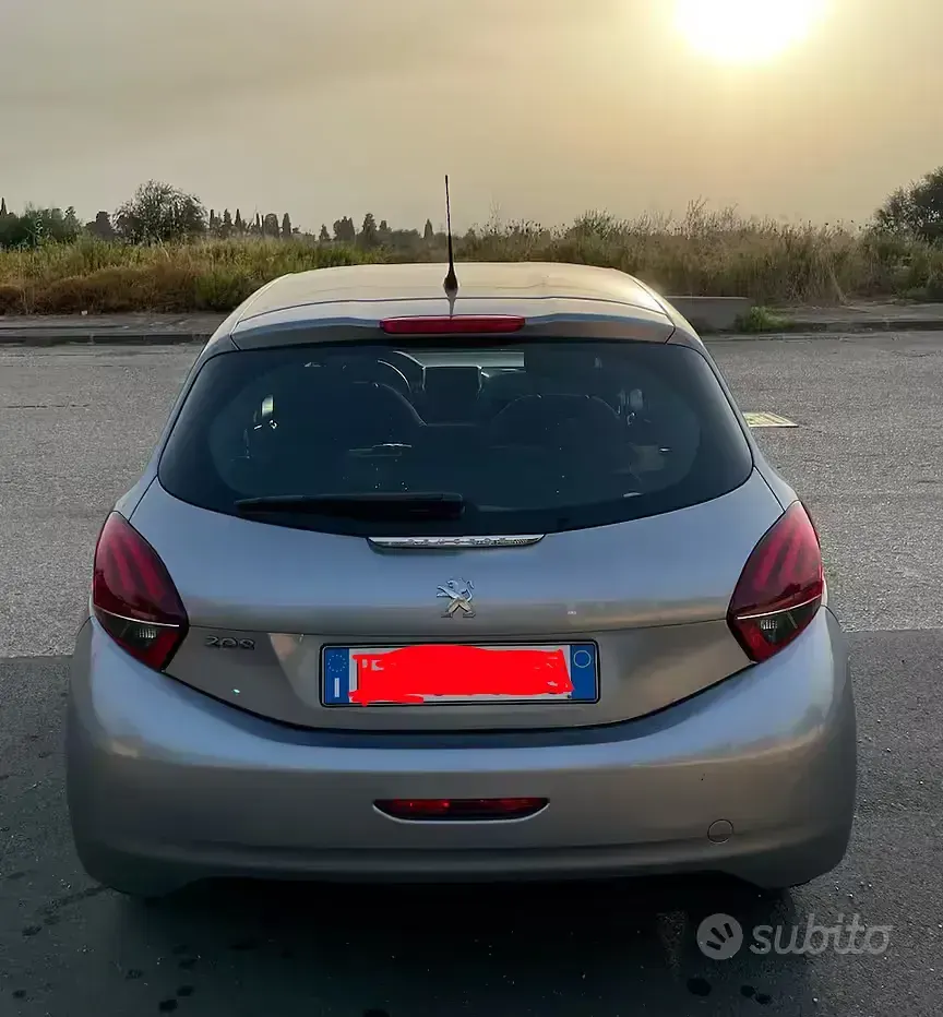 Usata Peugeot 208 102 CV (75 kW) 2019 Grigio Utilitaria