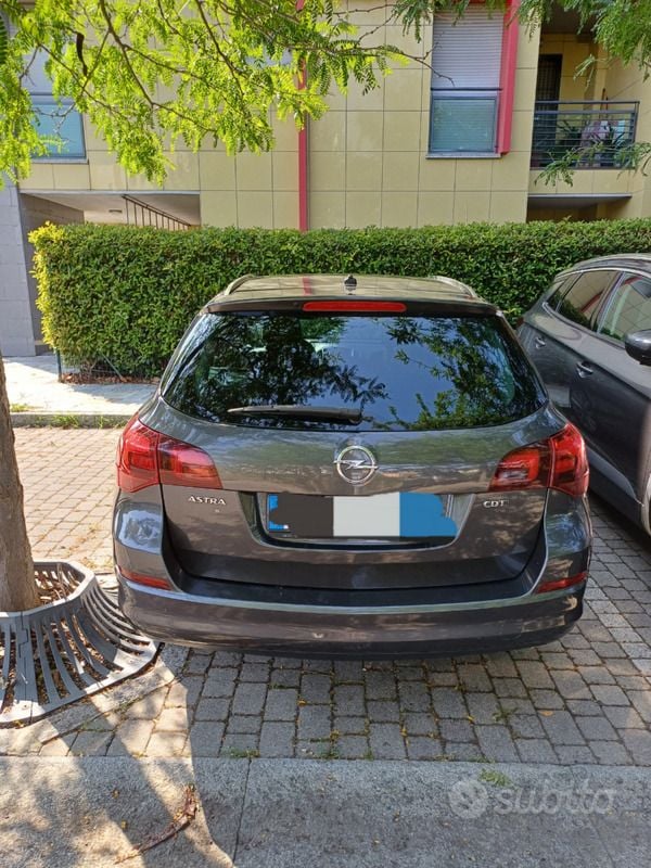 Usata Opel Astra Sport 110 CV (80 kW) 2012 Grigio Station wagon