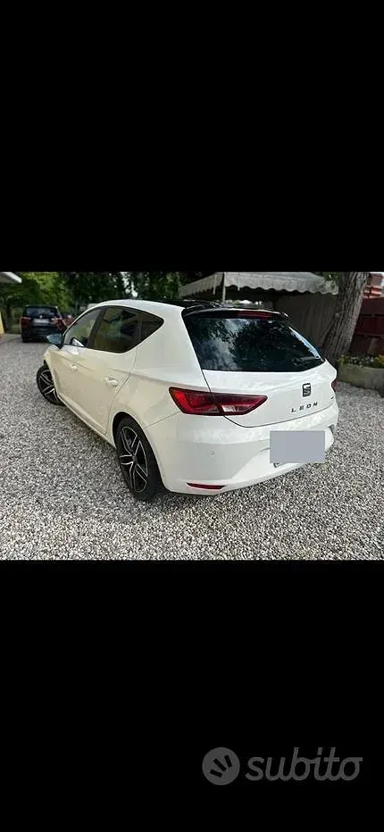 Usata Seat Leon 105 CV (77 kW) 2013 Berlina
