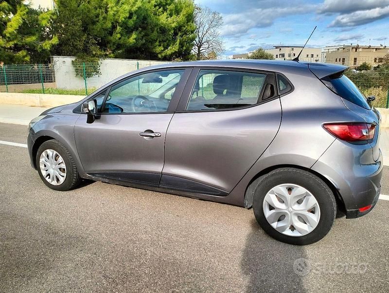 Grigio Usata 2014 Renault Clio IV Tre volumi | 6500 € - Immagine 1/4