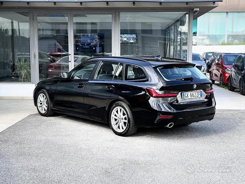Usata BMW 318 156 CV (114 kW) 2022 Nero Berlina