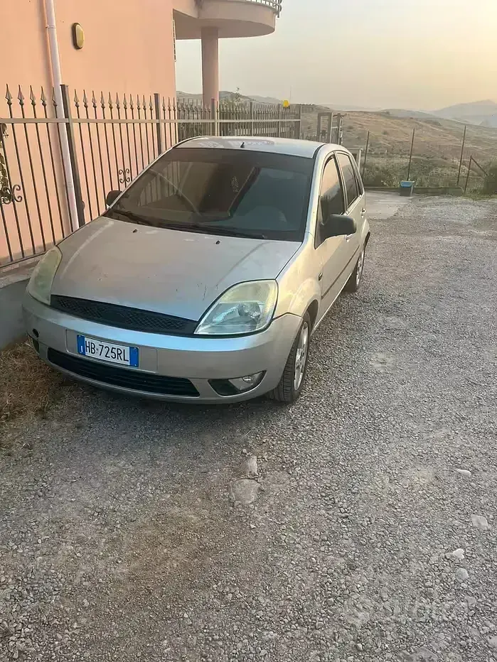 Usata Ford Fiesta 68 CV (50 kW) 2005 Utilitaria