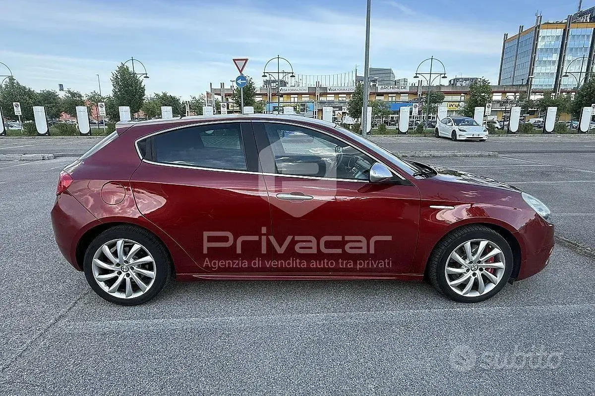 Usata Alfa Romeo Giulietta Exclusive 170 CV (125 kW) 2013 Rosso Utilitaria