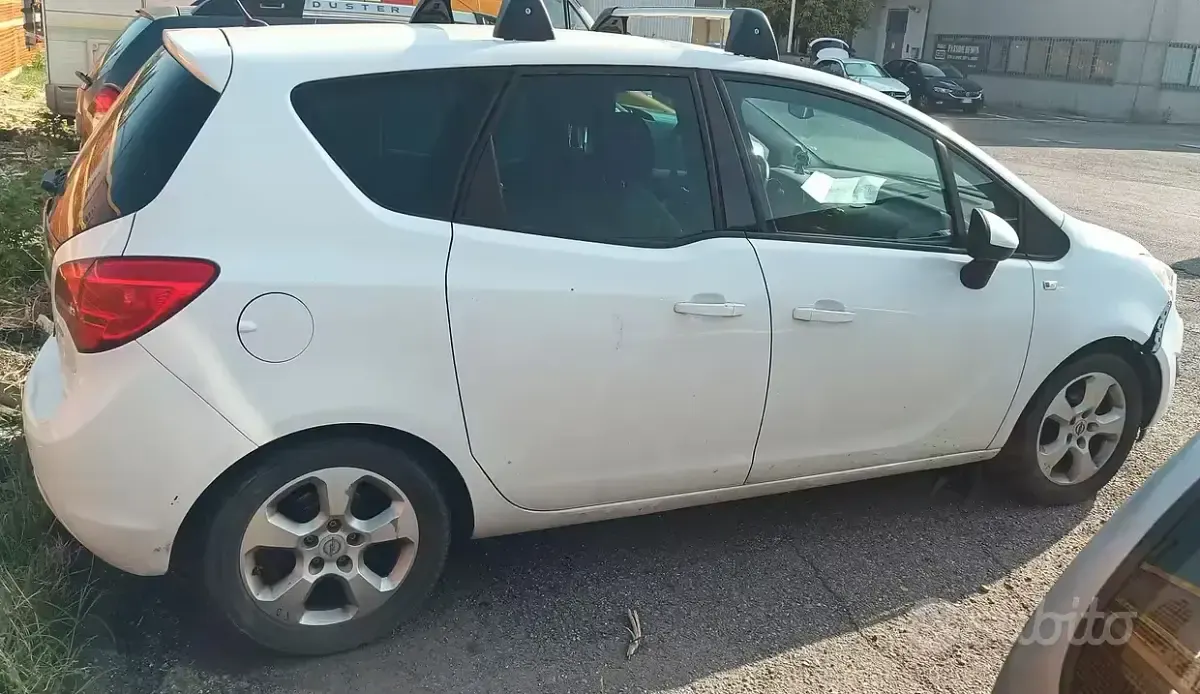 Usata Opel Meriva 101 CV (74 kW) 2010 Bianco Monovolume