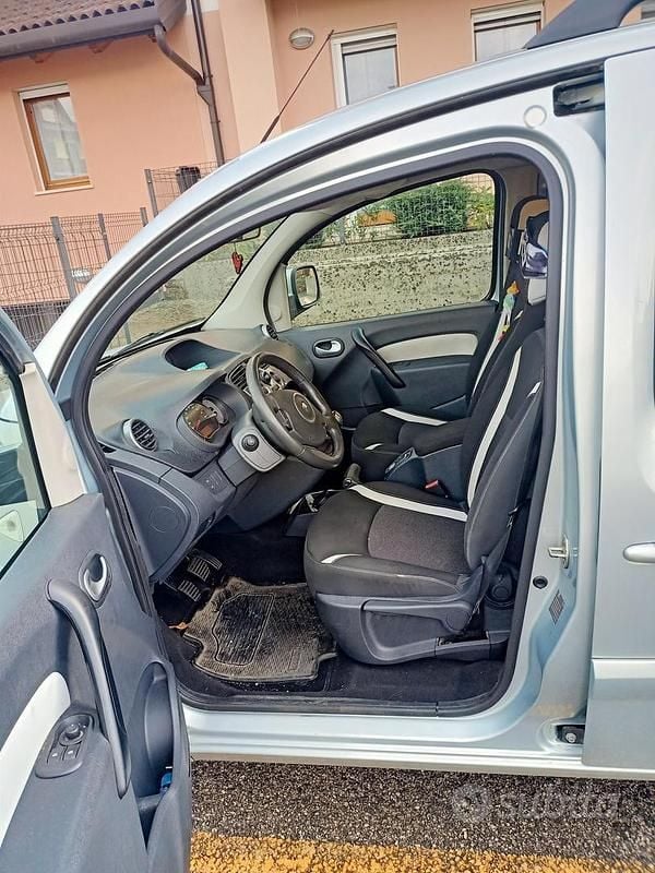 Usata Renault Kangoo 90 CV (66 kW) 2012 Grigio Monovolume