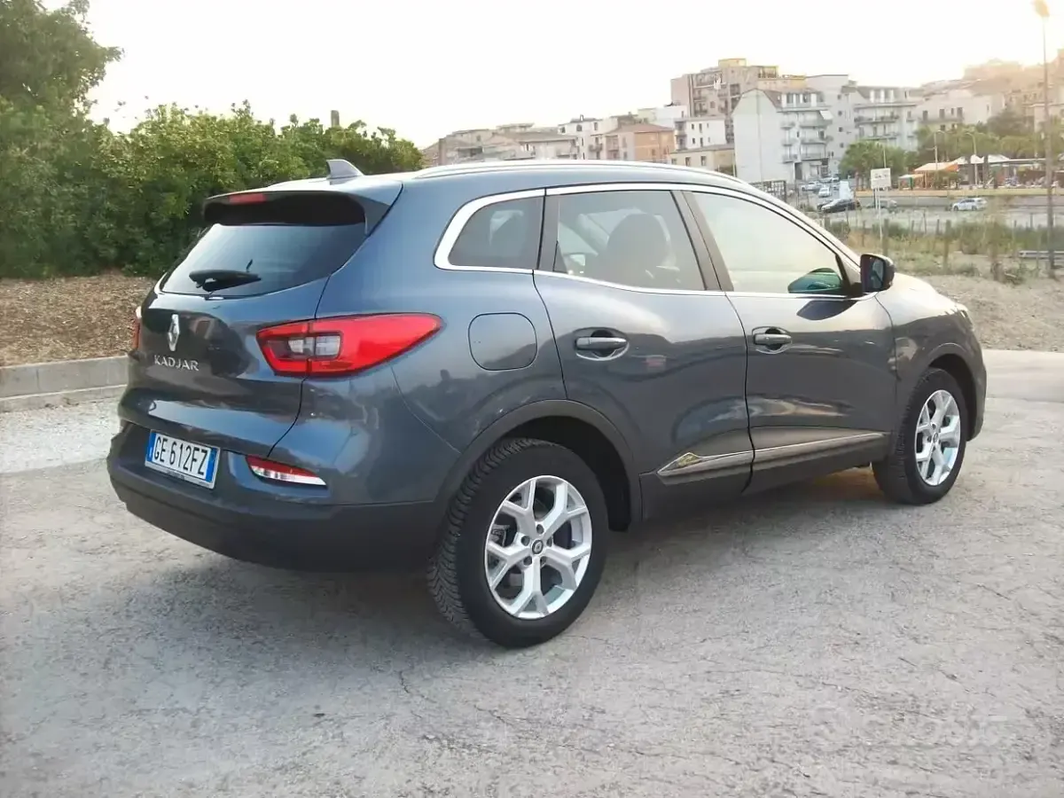 Usata Renault Kadjar 116 CV (85 kW) 2021 Bluazzurro SUV