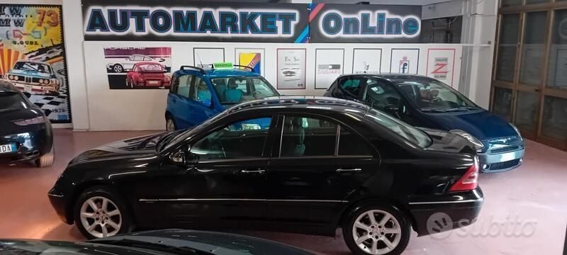 Usata Mercedes C220 150 CV (110 kW) 2005 Nero Berlina