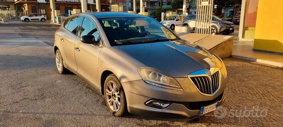 Usata Lancia Delta 120 CV (88 kW) 2010 Grigio Utilitaria