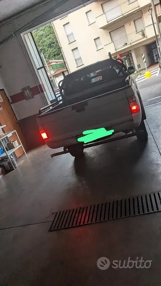 Usata Mitsubishi L200 100 CV (73 kW) 1998 Grigio Pick-up