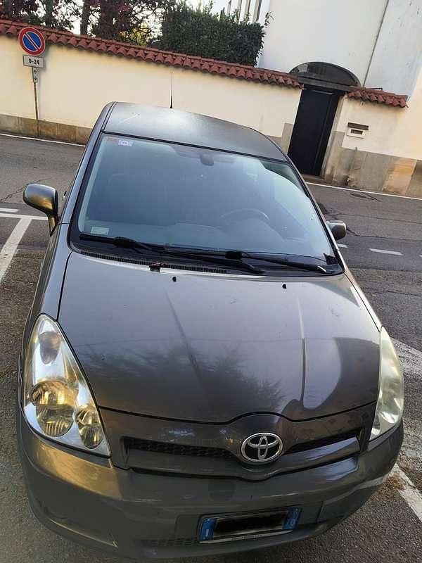 Usata Toyota Corolla 120 CV (88 kW) 2005 Grigio Station wagon