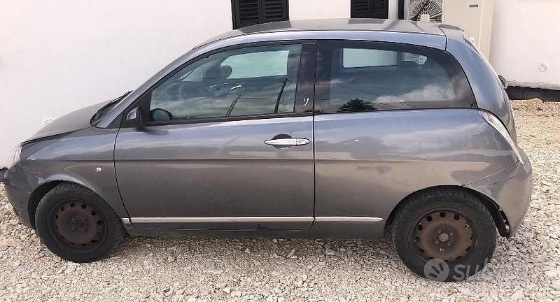Usata Lancia Ypsilon 60 CV (44 kW) 2007 Grigio Utilitaria