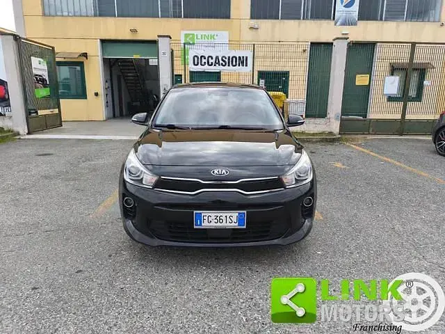 Usata Kia Rio 90 CV (66 kW) 2017 Nero Berlina