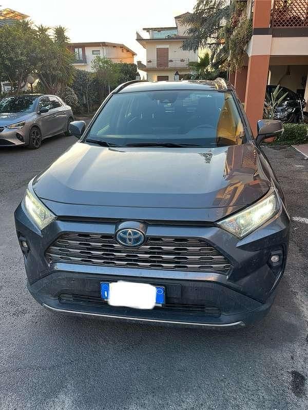 Usata Toyota RAV4 Hybrid Active 178 CV (130 kW) 2022 Grigio SUV