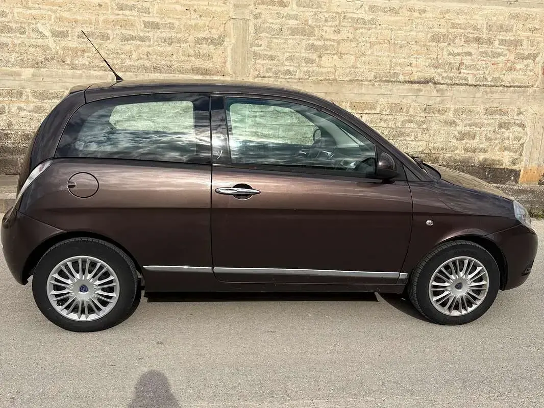 Usata Lancia Ypsilon 75 CV (55 kW) 2010 Marrone Utilitaria