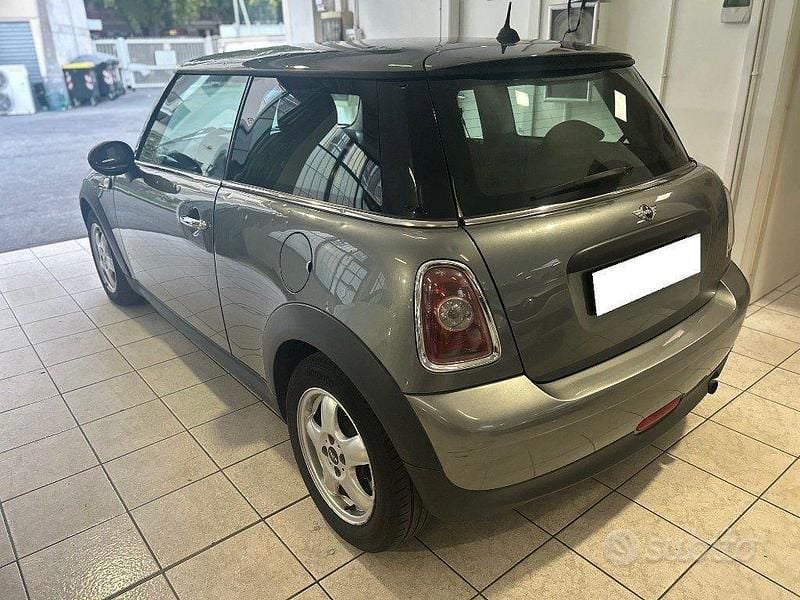 Usata Mini ONE 75 CV (55 kW) 2010 Grigio metallizzato Utilitaria