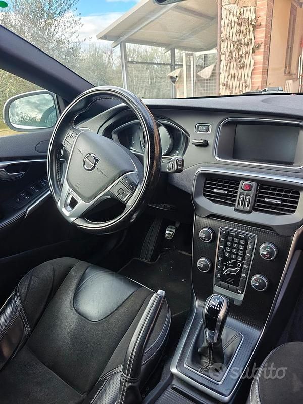 Nero Usata 2018 Volvo V40 R-Design Tre volumi | 9350 € (Super prezzo) - Immagine 1/4
