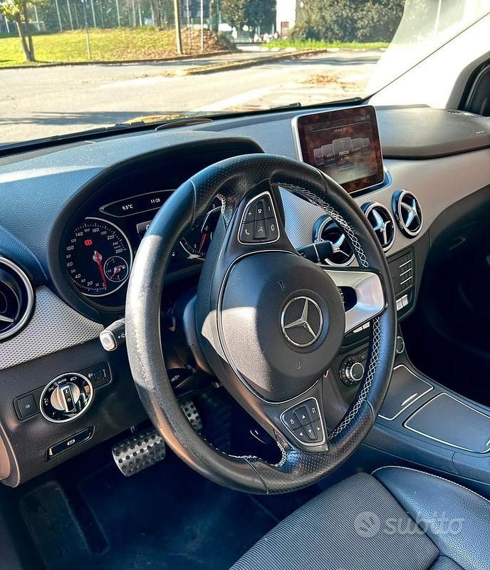 Usata Mercedes B200 136 CV (100 kW) 2016 Grigio Utilitaria