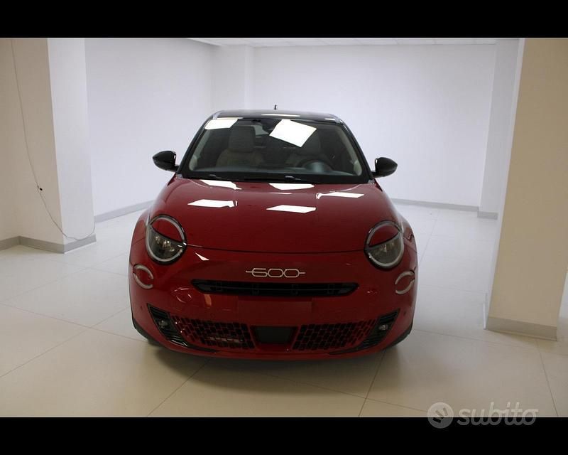 Nuova Fiat 600 La Prima 110 CV (80 kW) 2025 Rosso Station wagon