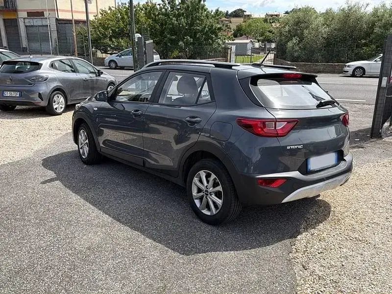 Begagnad Kia Stonic Urban 101 HK (74 kW) 2023 Grå SUV