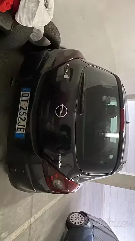 Usata Opel Corsa 75 CV (55 kW) 2009 Utilitaria