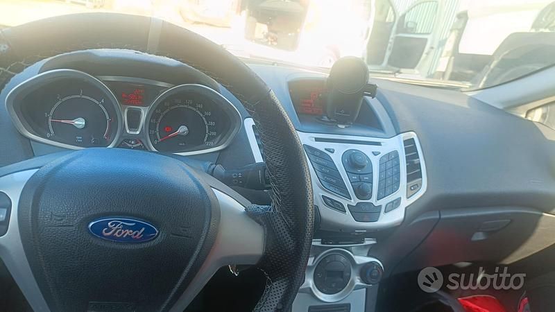 Usata Ford Fiesta 2008 Grigio Utilitaria