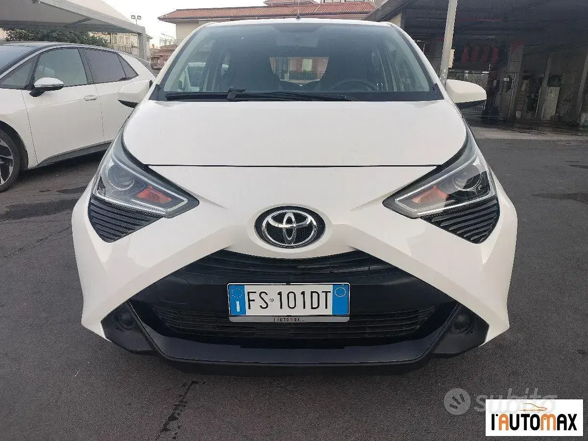 Usata Toyota Aygo Cool 72 CV (52 kW) 2018 Bianco Utilitaria