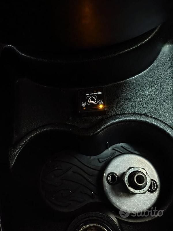 Usata Lancia Ypsilon Gold 69 CV (50 kW) 2012 Giallo Utilitaria