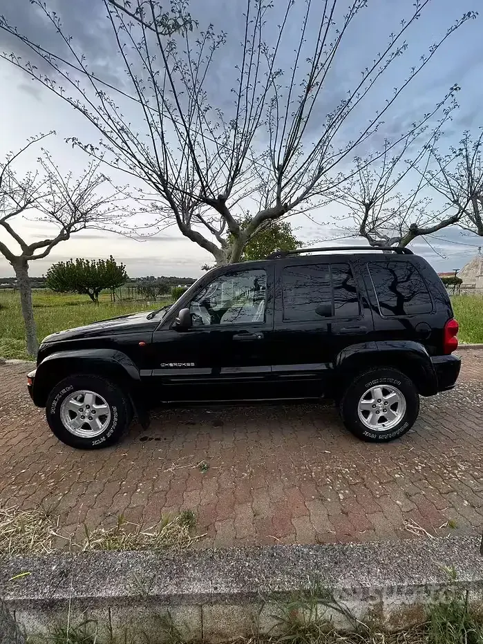 Usata Jeep Cherokee Limited 150 CV (110 kW) 2004 Nero SUV