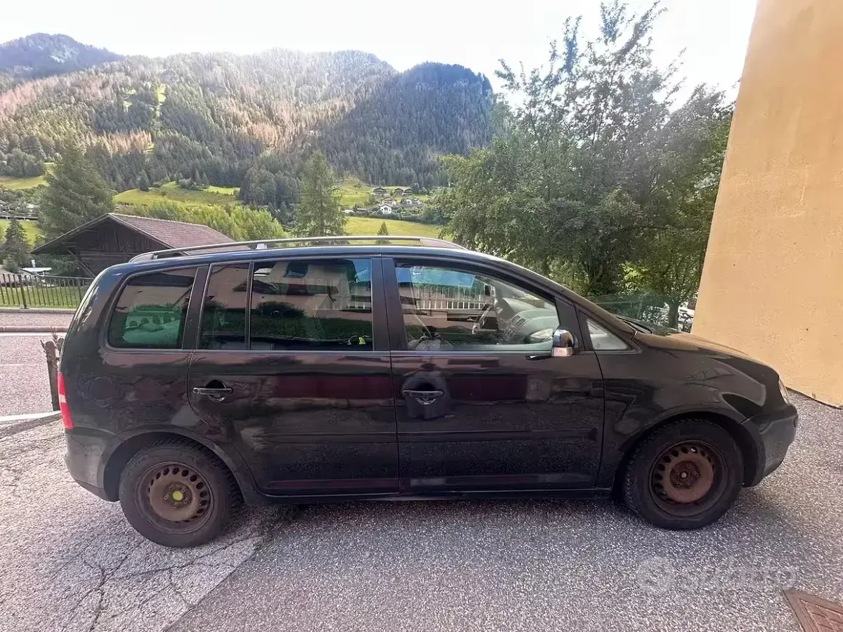 Usata VW Touran 140 CV (102 kW) 2007 Nero Monovolume