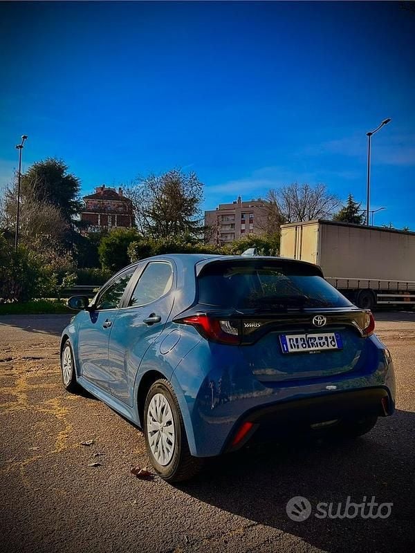 Usata Toyota Yaris Trend 72 CV (52 kW) 2021 Blu Utilitaria
