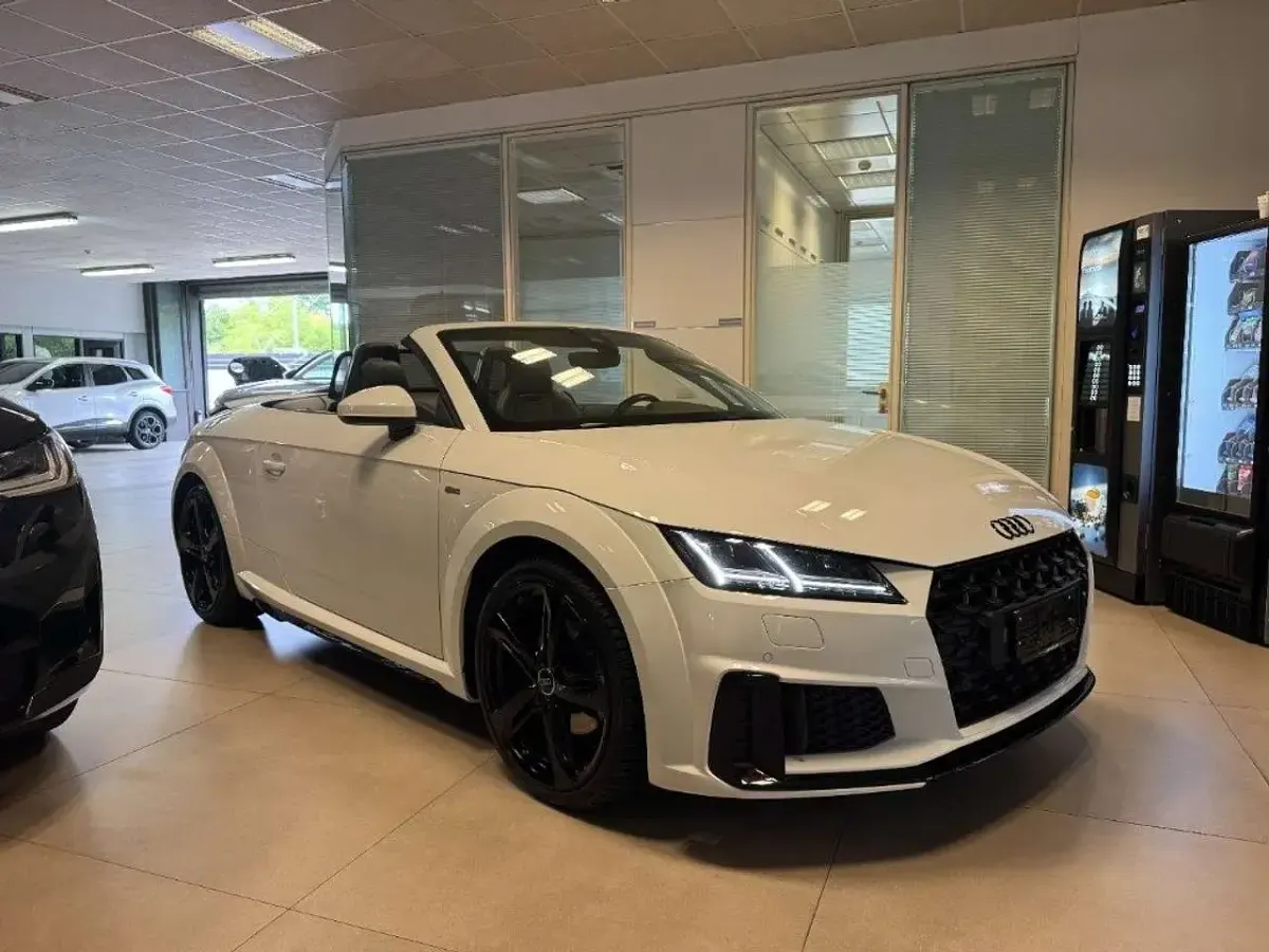 Usata Audi TT Roadster S-line plus 197 CV (144 kW) 2023 Bianco Cabrio