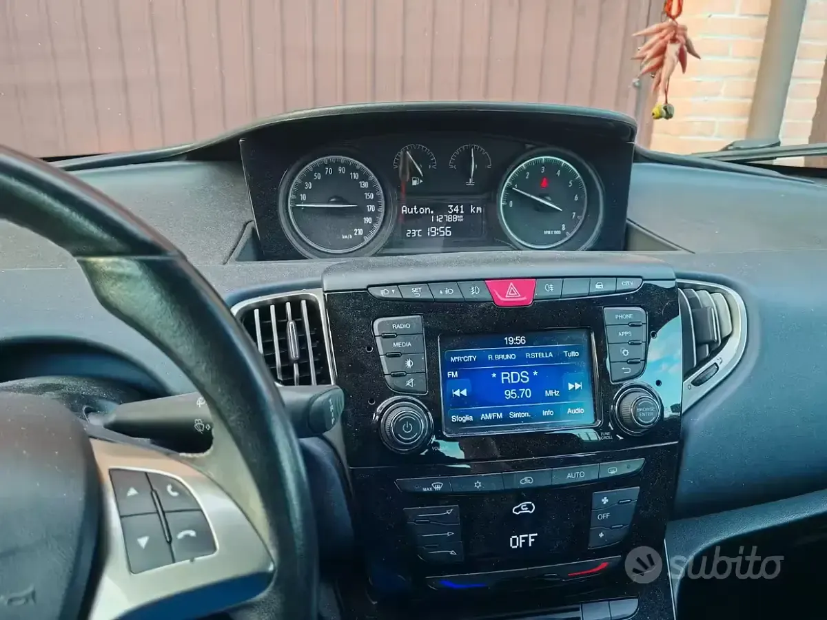 Usata Lancia Ypsilon 69 CV (50 kW) 2018 Grigio Utilitaria