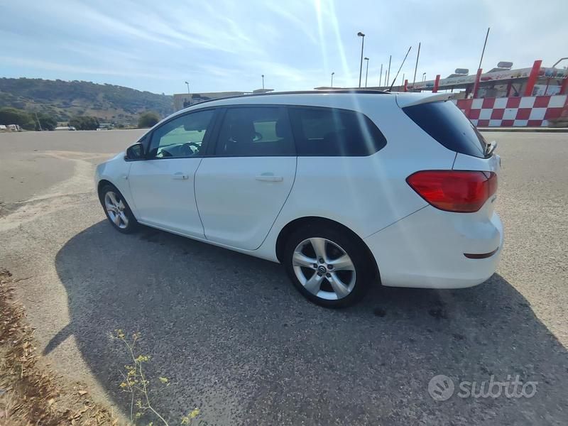 Usata Opel Astra Sport 110 CV (80 kW) 2011 Bianco Station wagon