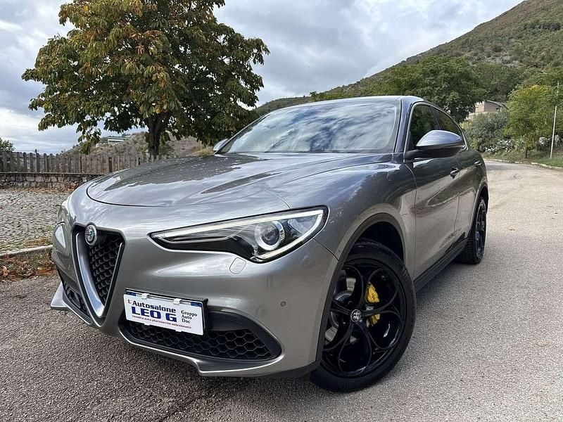 Grigio Usata 2017 Alfa Romeo Stelvio Executive SUV | 18.600 € (Super prezzo) - Immagine 1/4